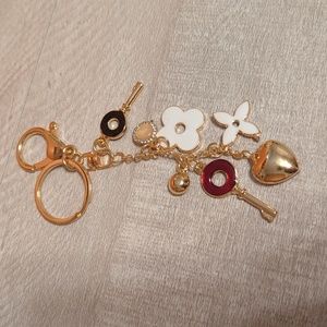 Beautiful flower keychain/bag charm 😍